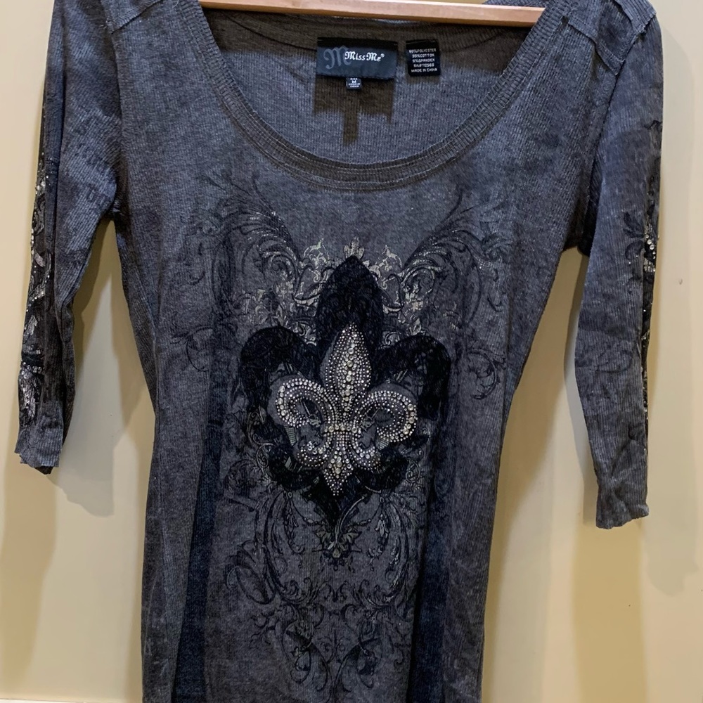 Beautiful blouse with a lot of bling size medium
